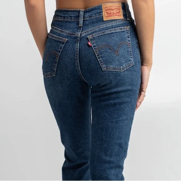 LEVI'S Wedgie Straight Jeans - Medium Destructed - 32 - Picture 10 of 10